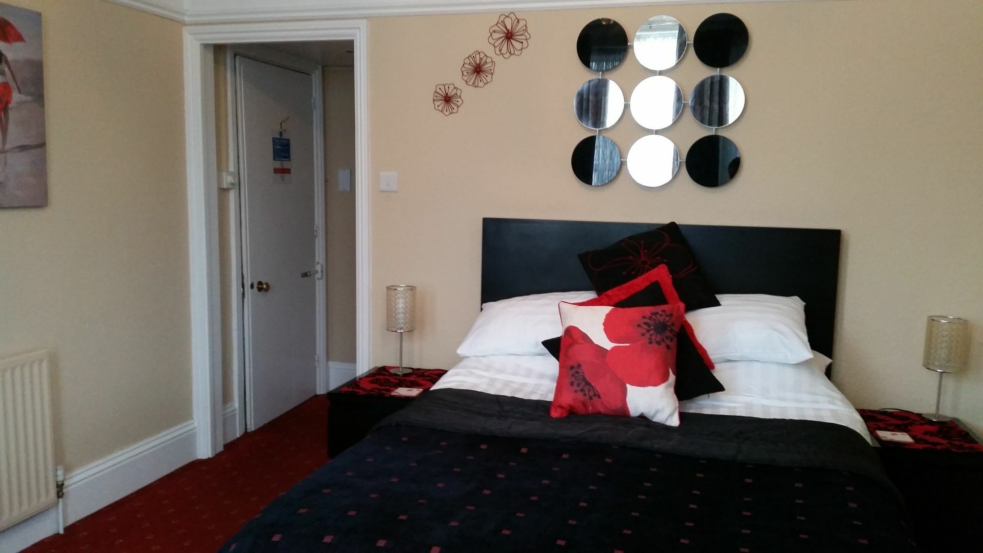 South Rising Guest House 풀 외부 사진
